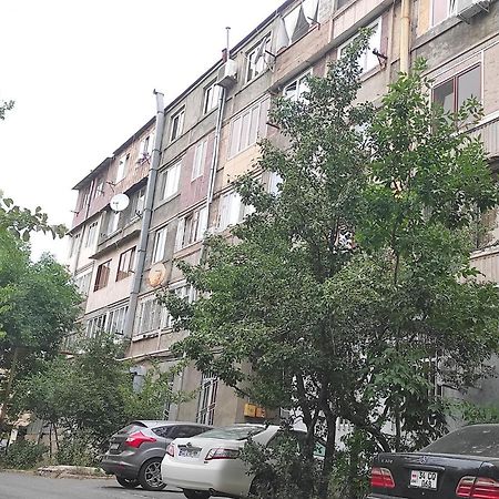 2 Bedroom Apartment, Quiet And Spacious Erevan Esterno foto