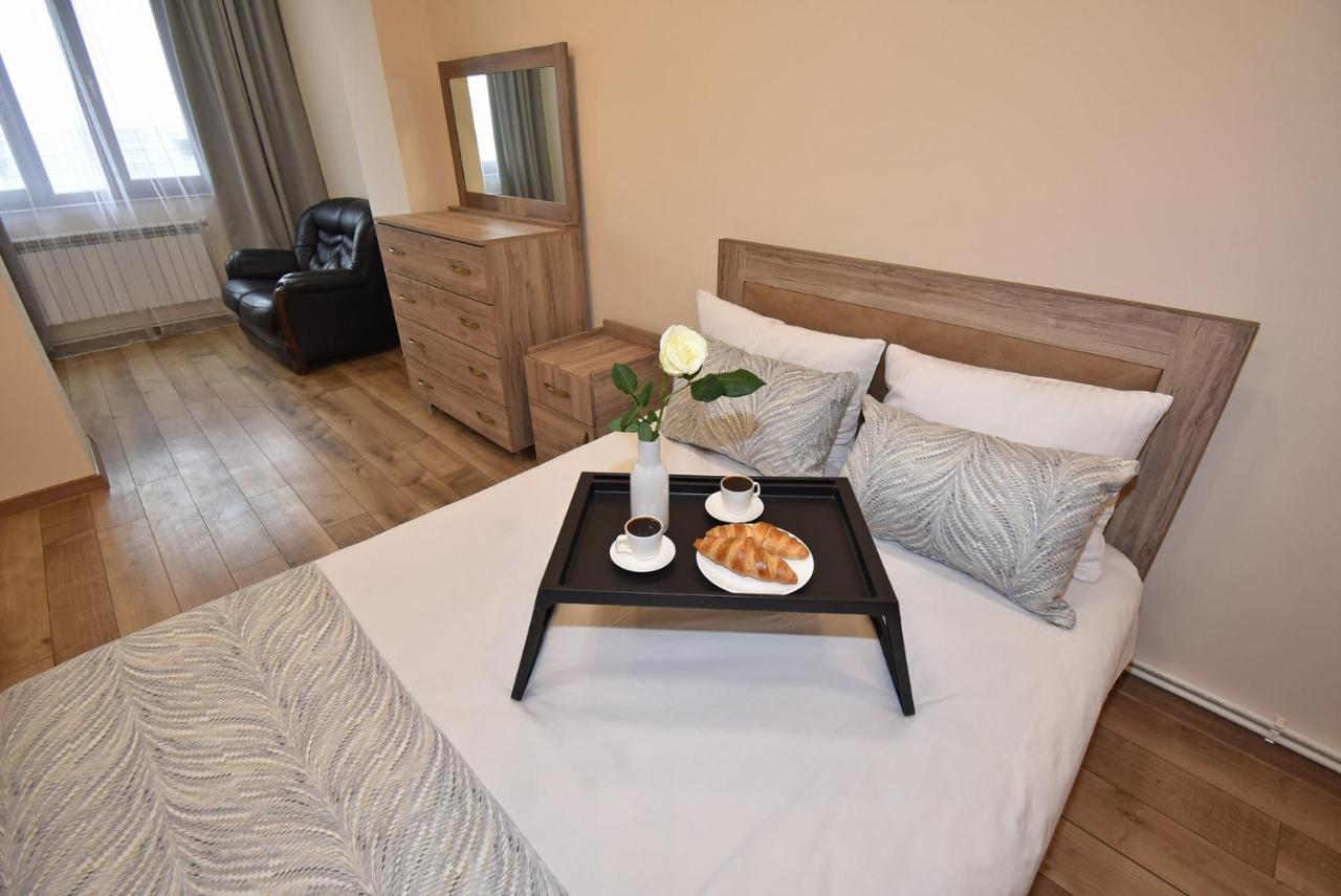 2 Bedroom Apartment, Quiet And Spacious Erevan Esterno foto