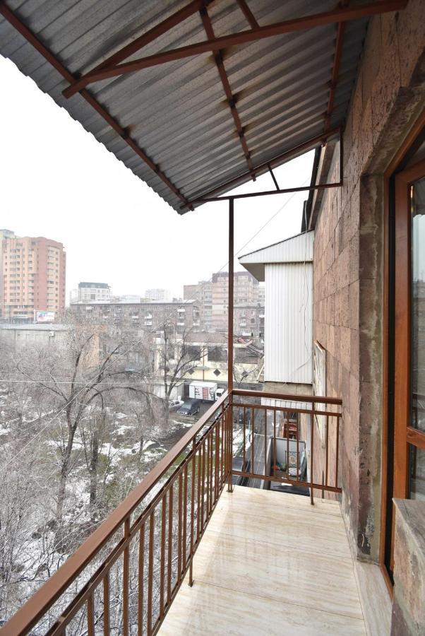 2 Bedroom Apartment, Quiet And Spacious Erevan Esterno foto