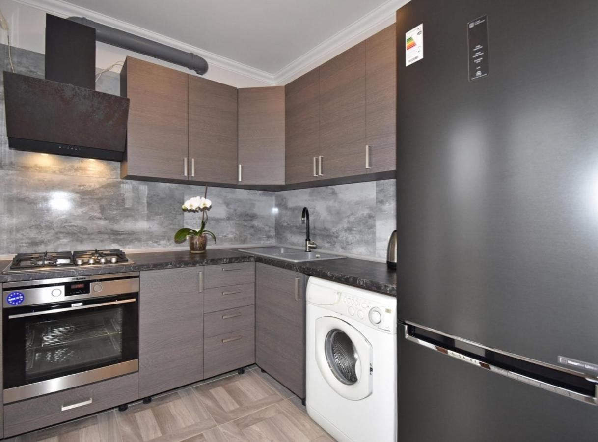 2 Bedroom Apartment, Quiet And Spacious Erevan Esterno foto