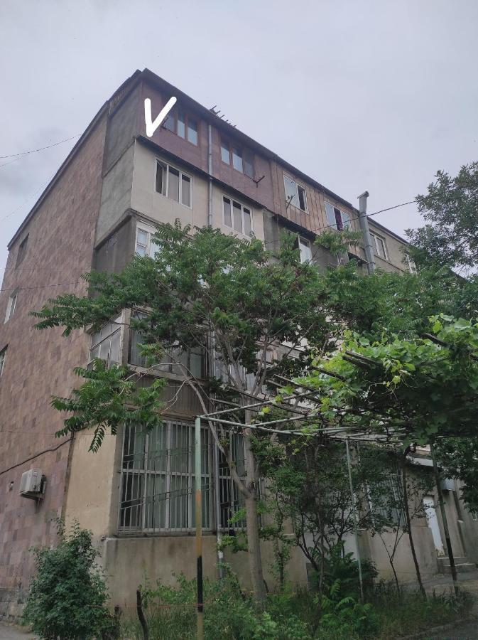 2 Bedroom Apartment, Quiet And Spacious Erevan Esterno foto